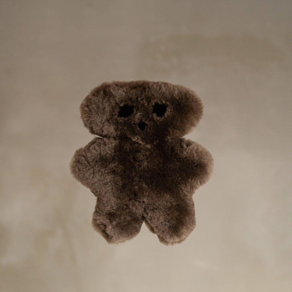 VAN BUREN | BUURTJE BEER | MERINO SCHAPENVACHT KNUFFEL BRUIN KLEIN