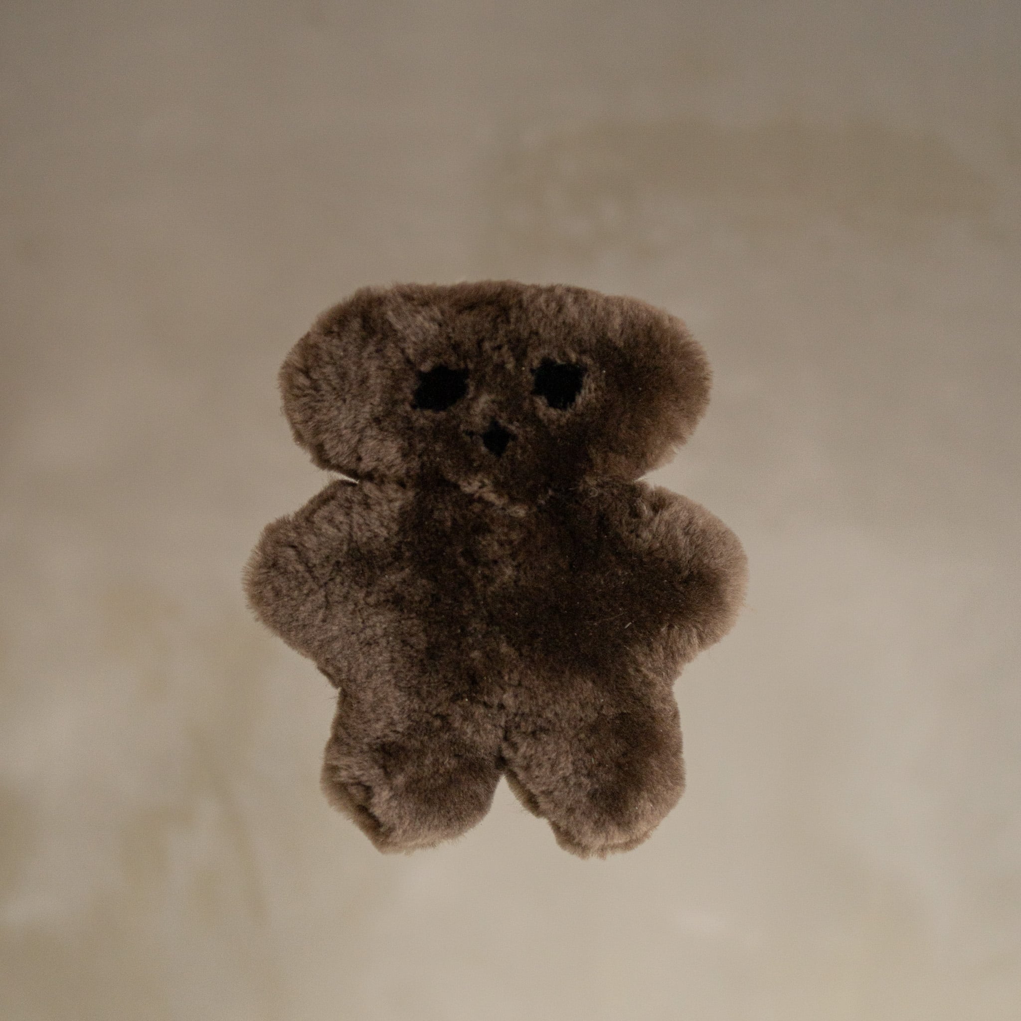 VAN BUREN | BUURTJE BEER | MERINO SCHAPENVACHT KNUFFEL BRUIN KLEIN