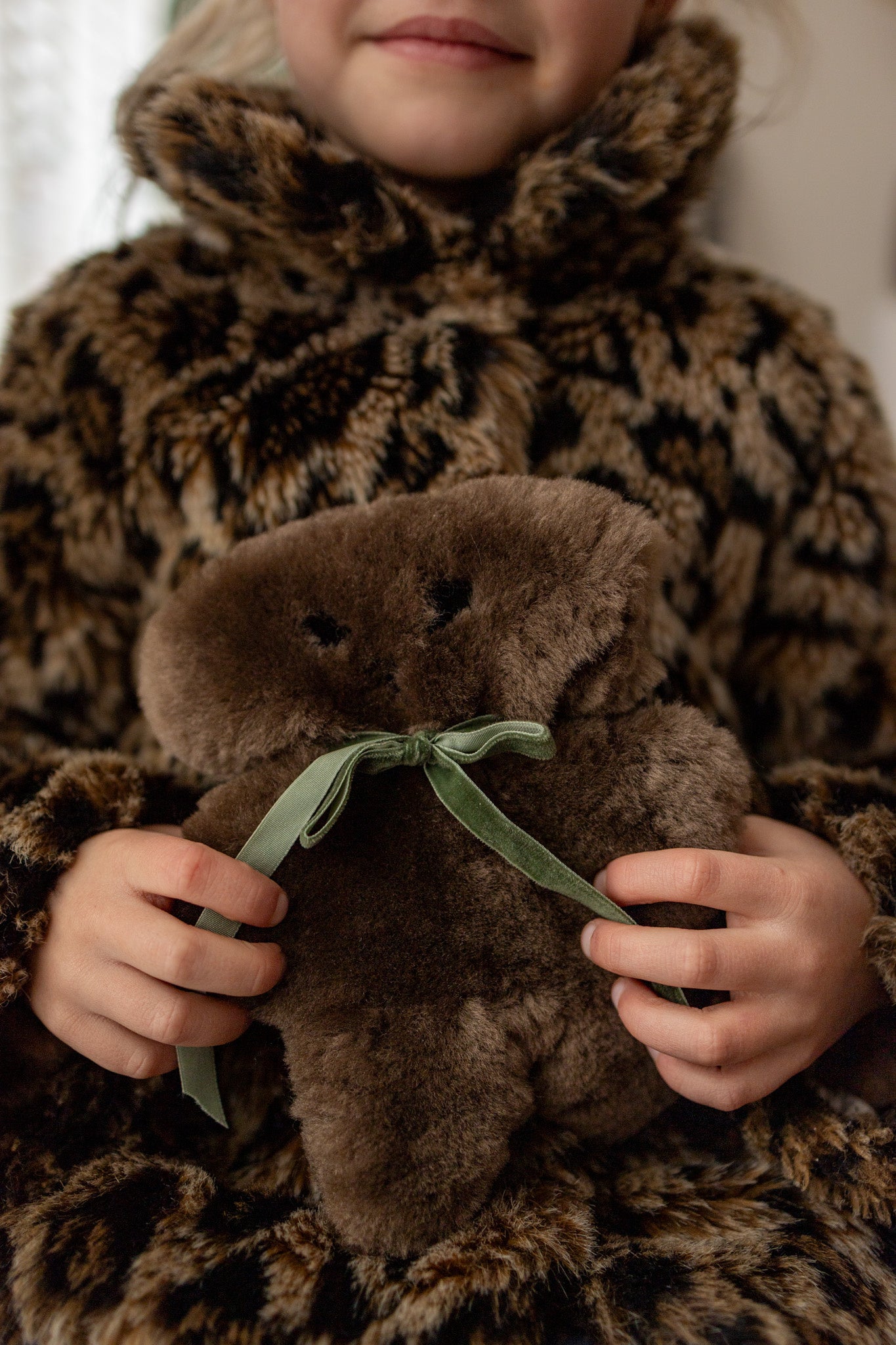VAN BUREN | BUURTJE BEER | MERINO SCHAPENVACHT KNUFFEL BRUIN KLEIN