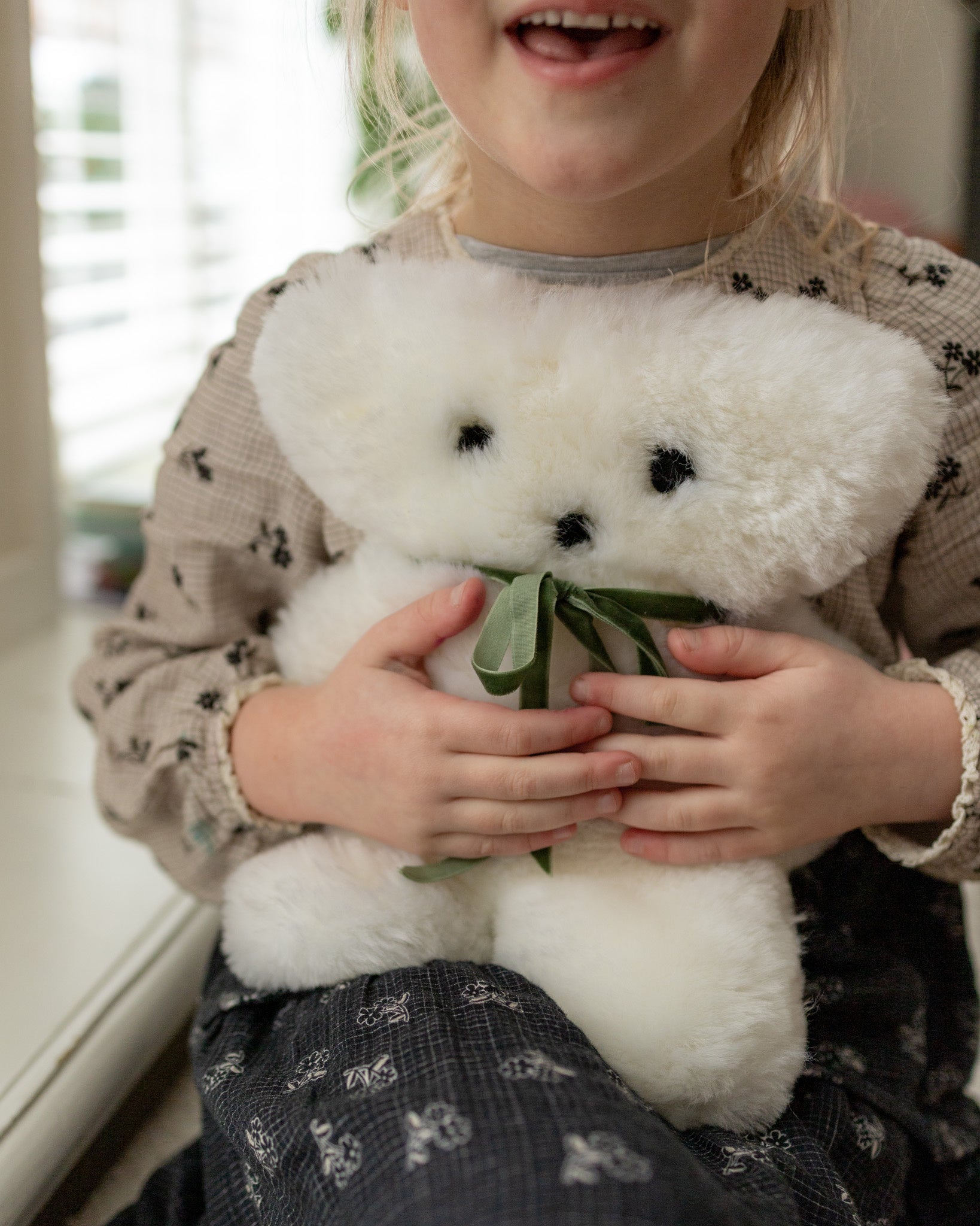 VAN BUREN | BUURTJE BEER | MERINO SCHAPENVACHT KNUFFEL WIT GROOT
