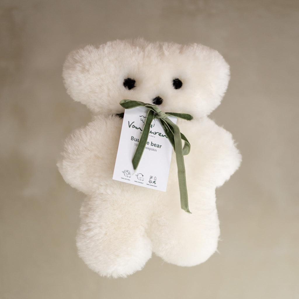 VAN BUREN | BUURTJE BEER | MERINO SCHAPENVACHT KNUFFEL WIT GROOT