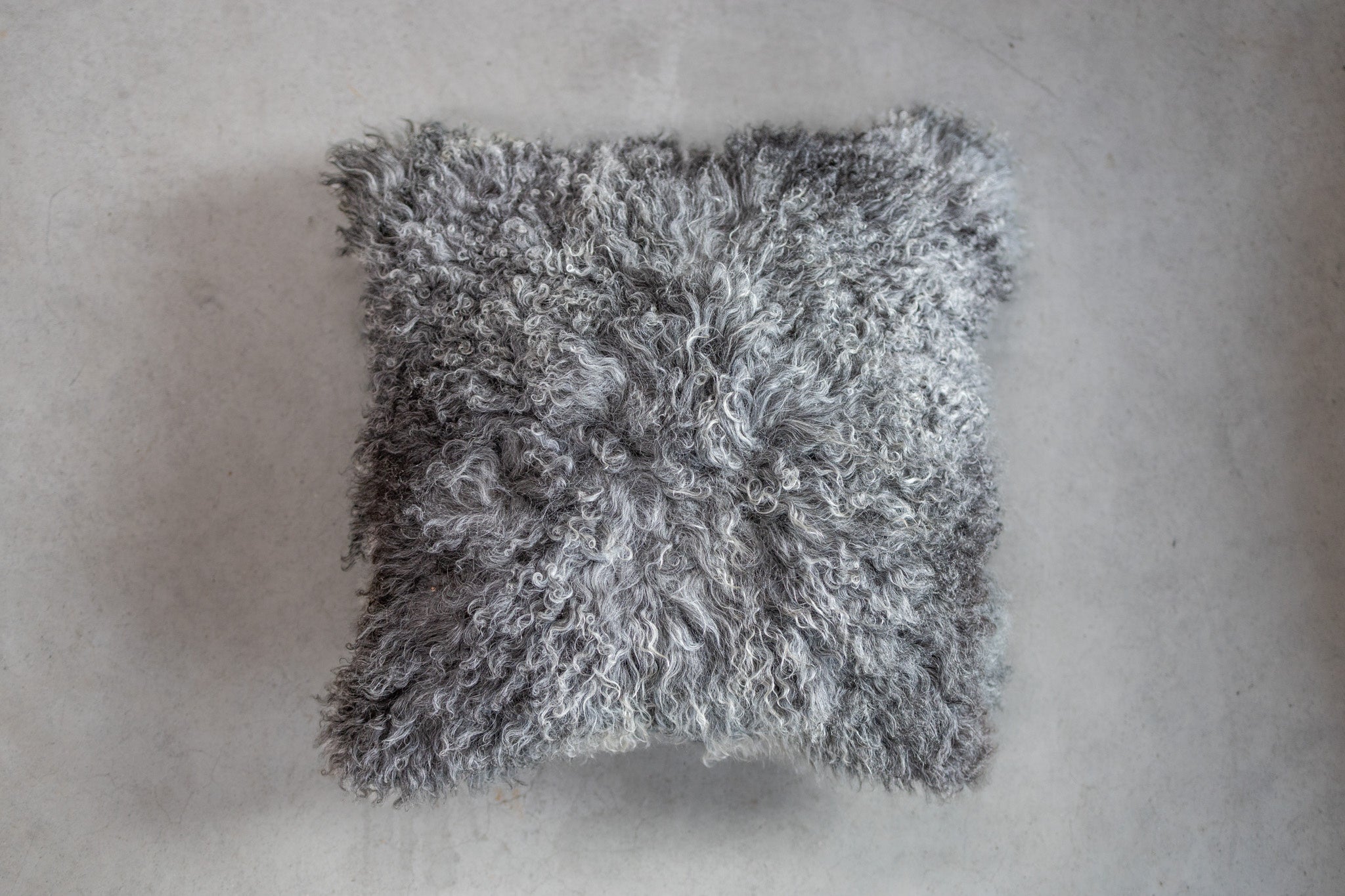 VAN BUREN | TIBET SIERKUSSEN | NATUUR GRIJS 45 x 45 CM