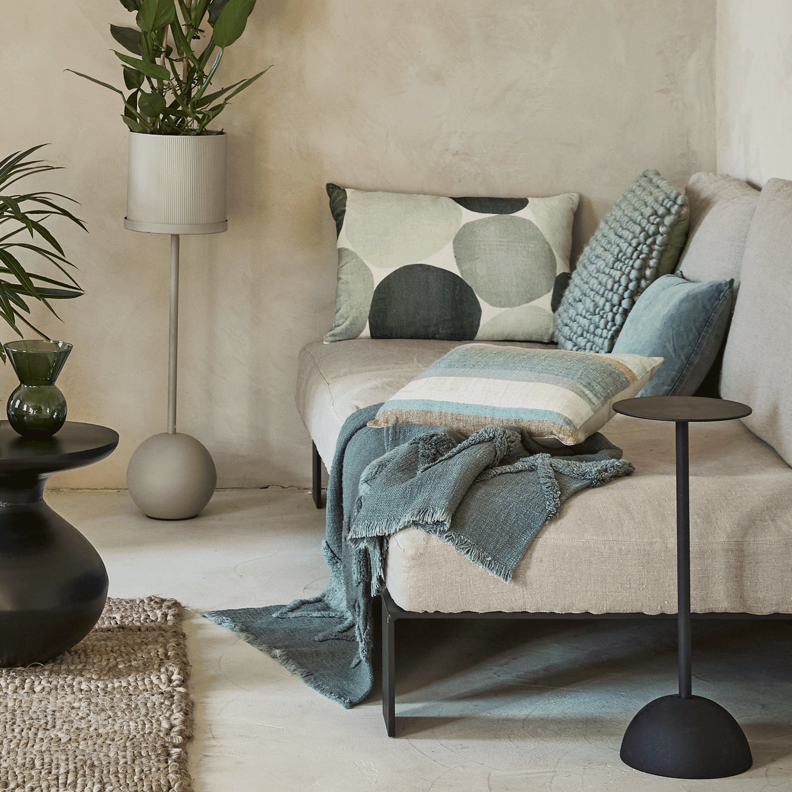UNC | SIDE TABLE S | ZWART Ø 21x54 CM