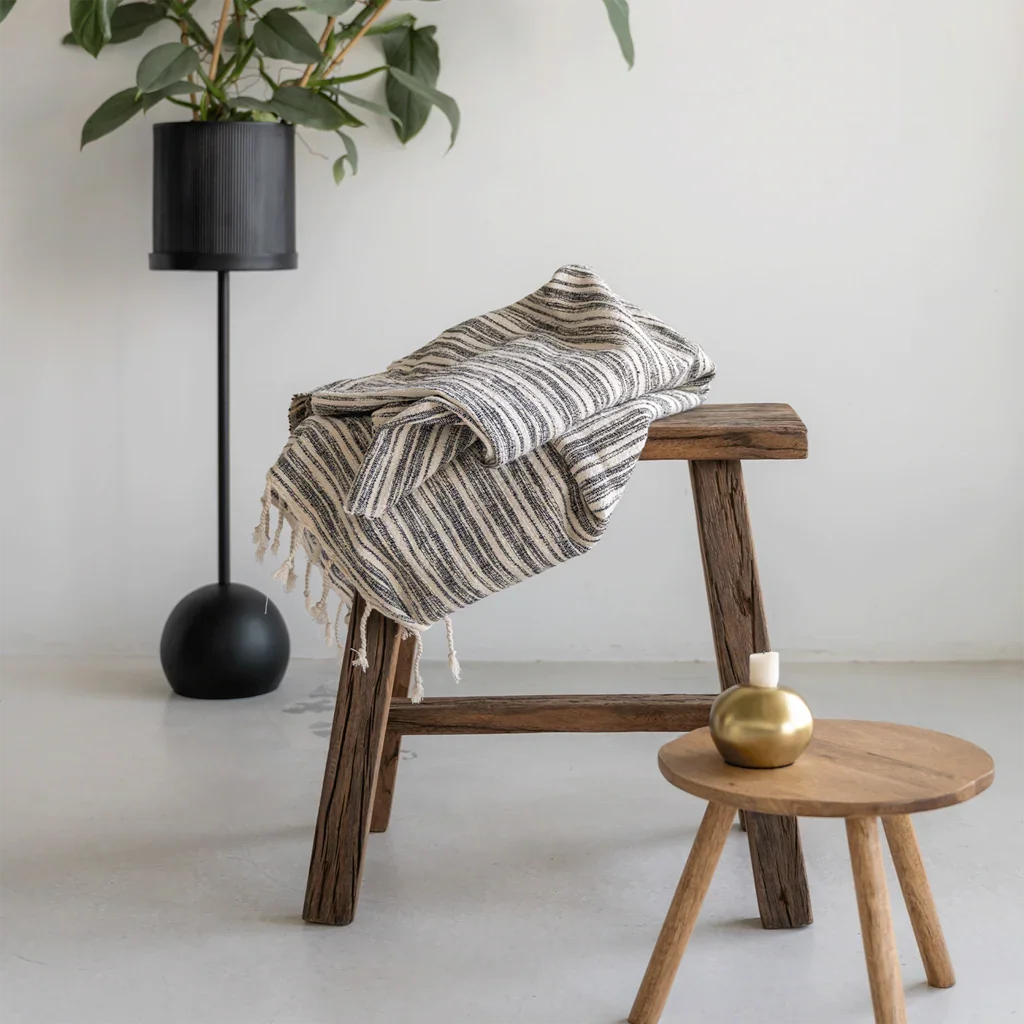 UNC | PLANTENSTANDAARD OTSUNI | ZWART