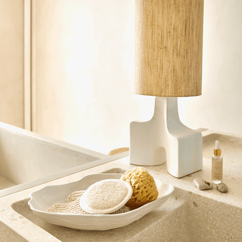 URBAN NATURE CULTURE | TAFELLAMP HIKARI | PRAIRIE SAND & MATT WHITE Ø 22,5 CM