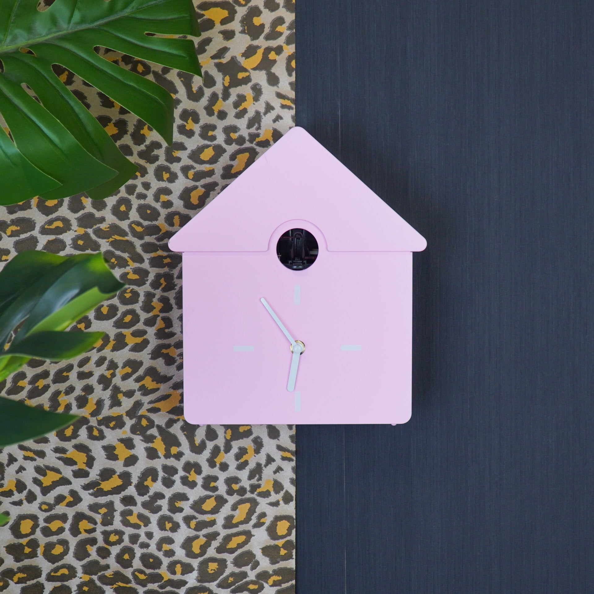 HOUSEVITAMIN | KOEKOEKSKLOK WALL CLOCK | LICHTROZE 24X27 CM