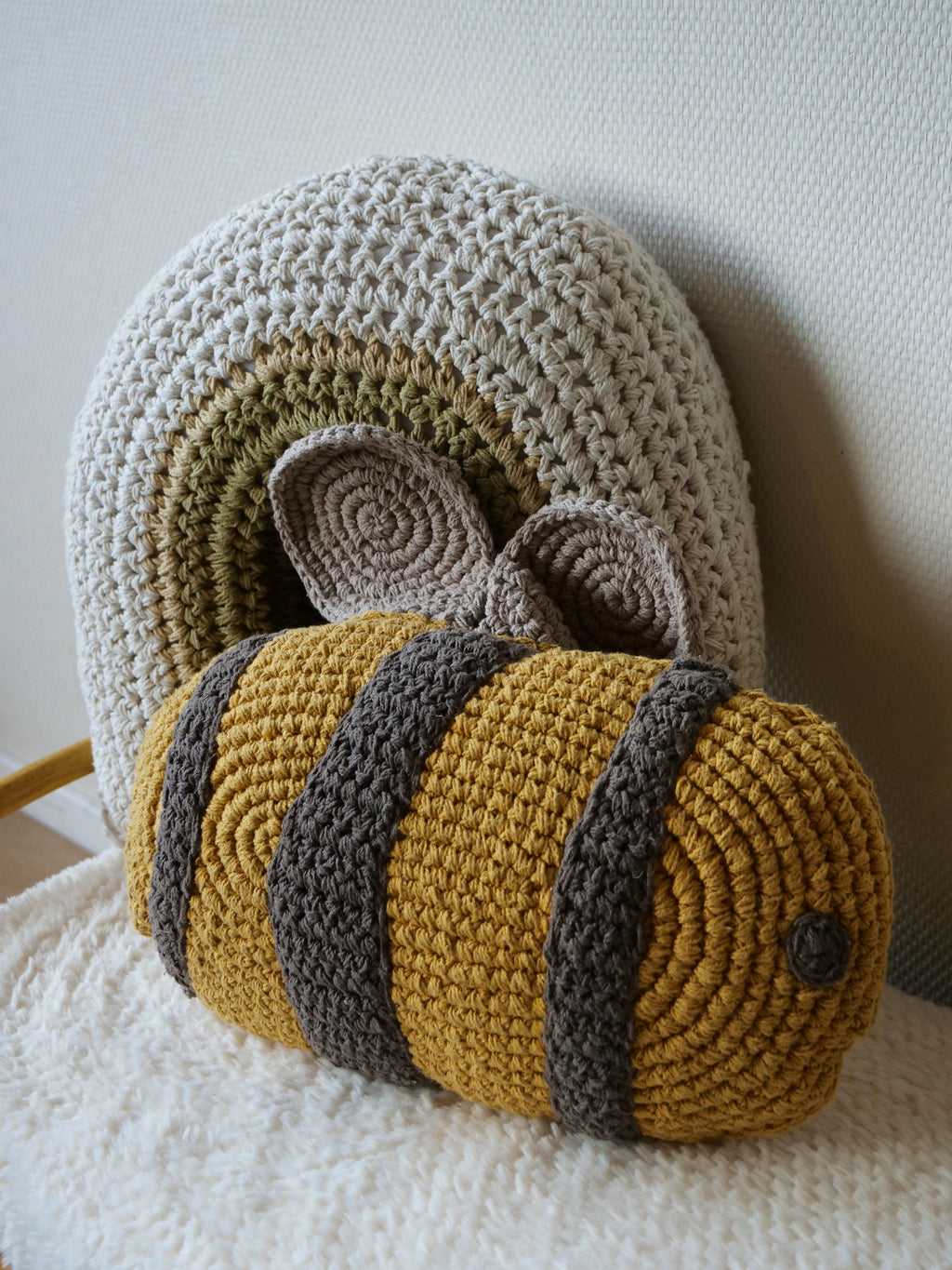 KIDSDEPOT | SIERKUSSEN BEE | GEEL/BRUIN BIJ