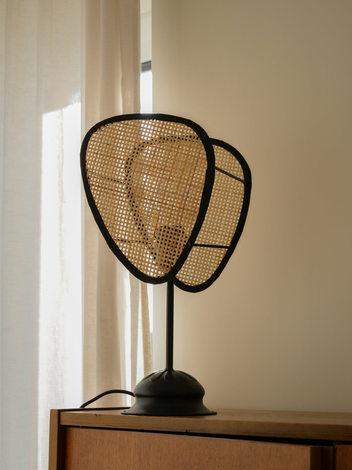 KIDSDEPOT | TAFELLAMP MYKE | NATUREL / ZWART