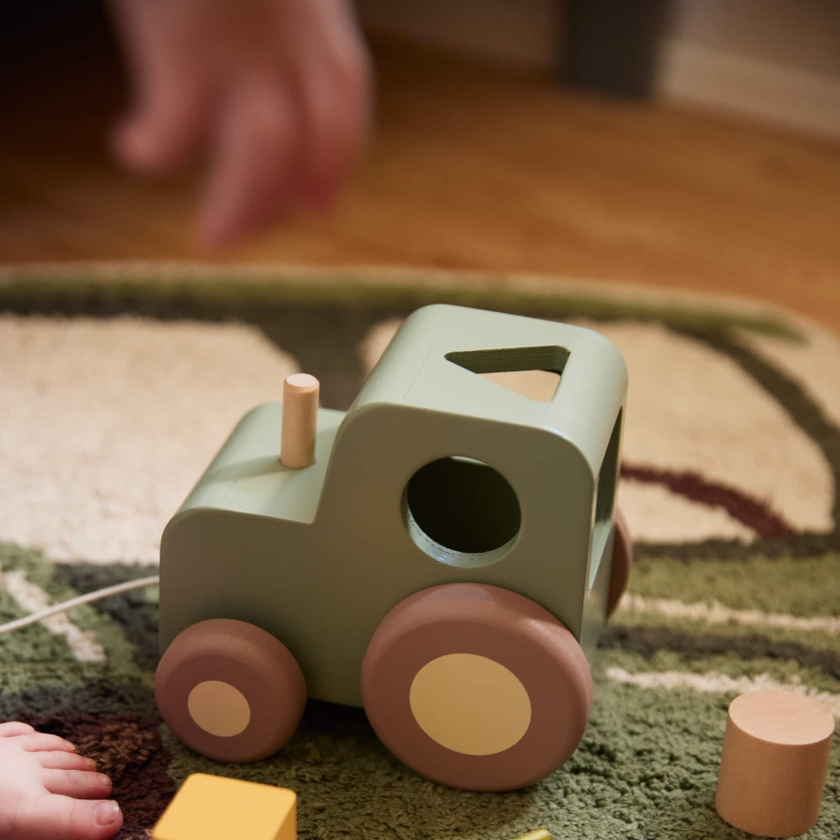 FILIBABBA | PULL ALONG TRACTOR WITH SHAPE SORTER