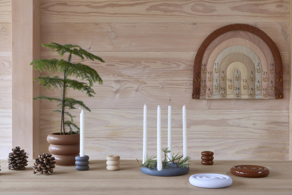 OYOY LIVING | SAVI CERAMIC CANDLEHOLDER LOW | Ø17X2,5 CM NUTMEG