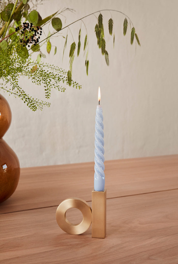OYOY LIVING | BAARI KERZENHALTER AUS MASSIVEM MESSING | H10X10,6XB2,6 CM GEBÜRSTETES MESSING