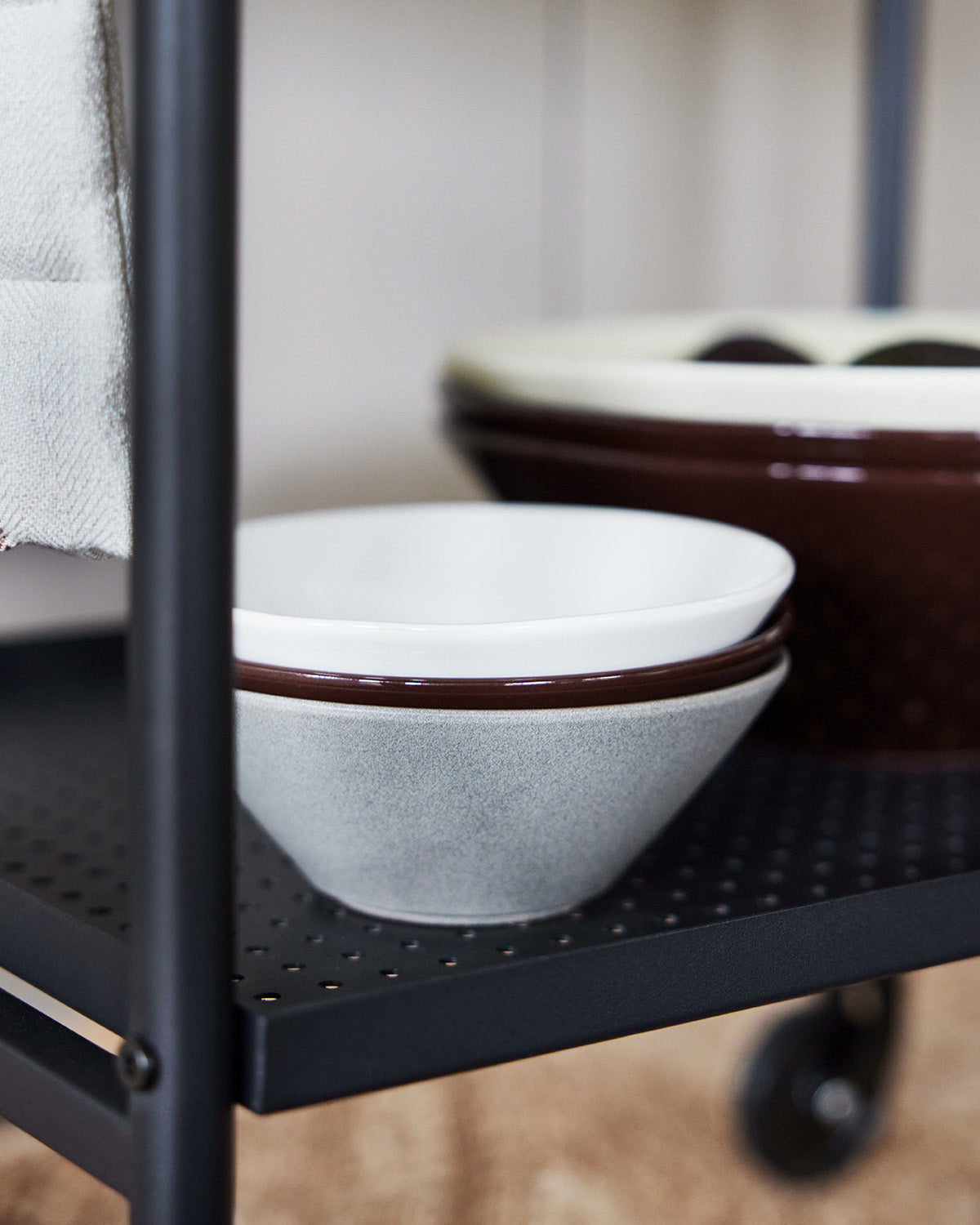 OYOY LIVING | YUKA BOWL MEDIUM | HANDGEMAAKTE SCHAAL | GRIJS