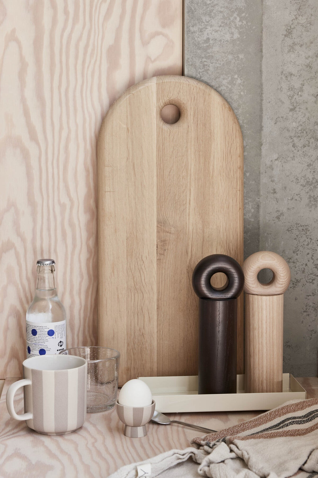 OYOY LIVING | HOOP MILL GRINDER LARGE | ZWART