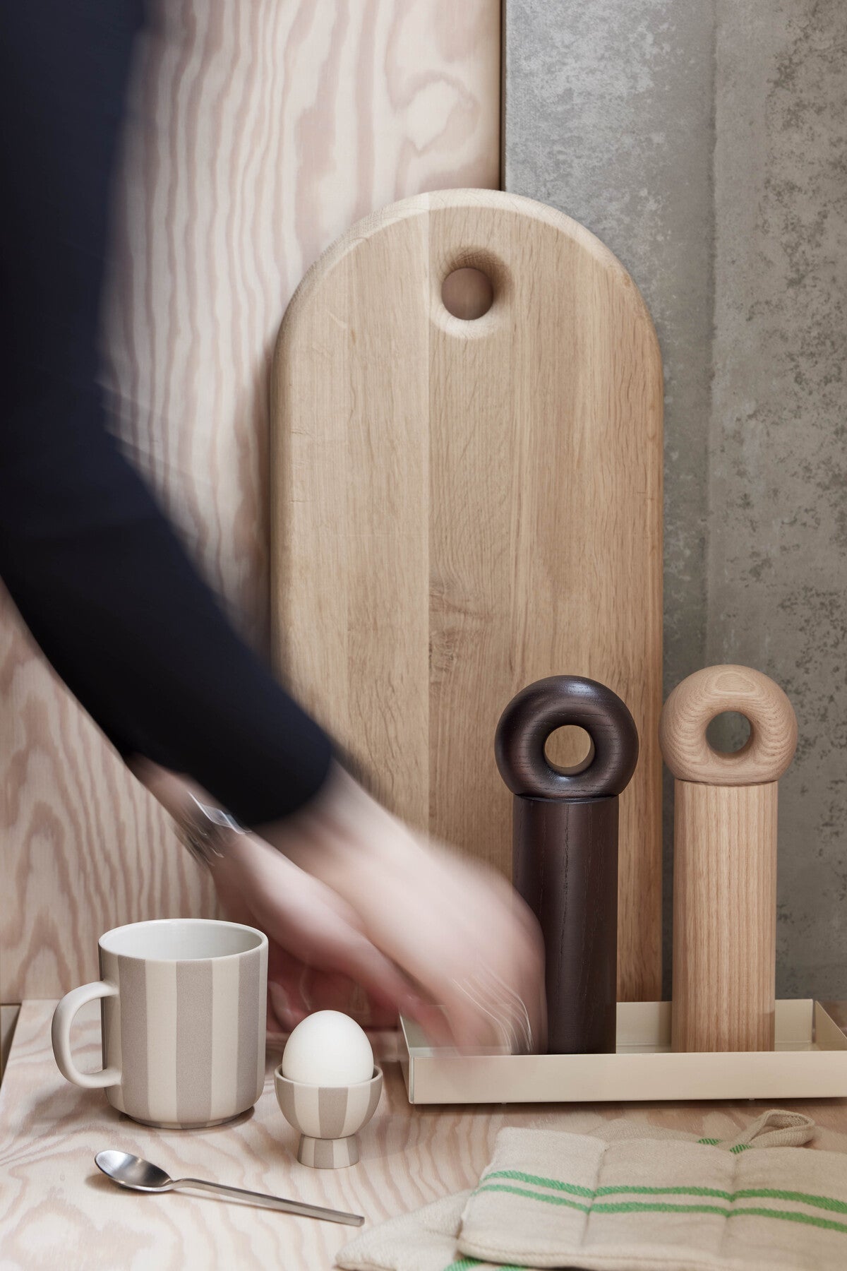 OYOY LIVING | HOOP MILL GRINDER LARGE | ZWART