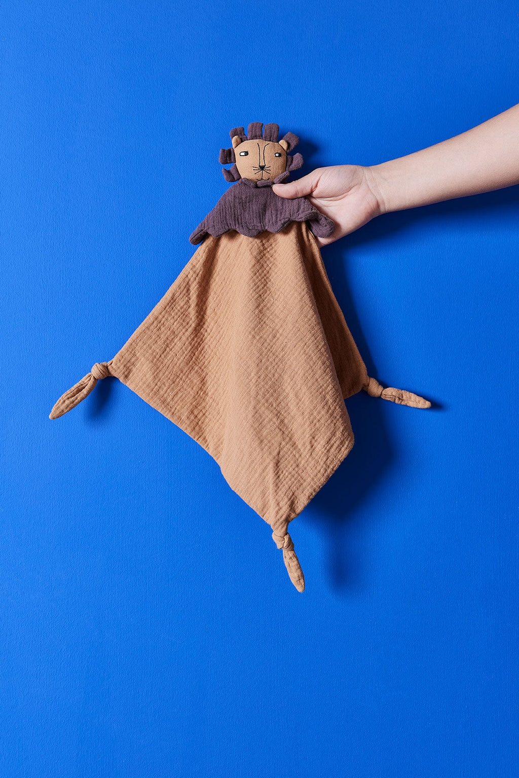 OYOY MINI | LOBO LION | ZACHTE KNUFFELDOEK