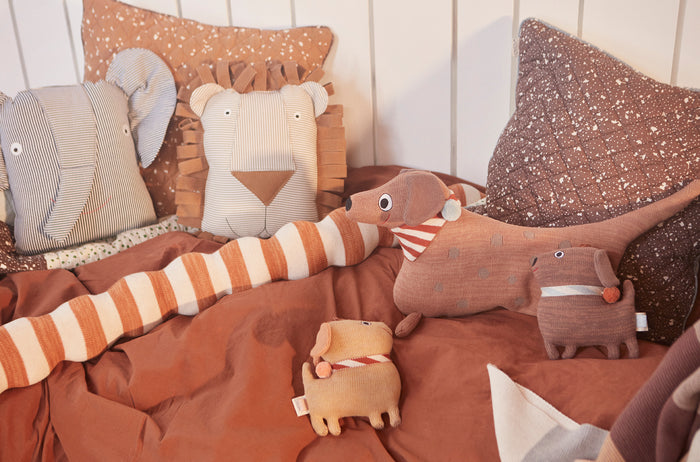 OYOY Mini knuffel Huns hond met twee puppies in beige en bruin vilt