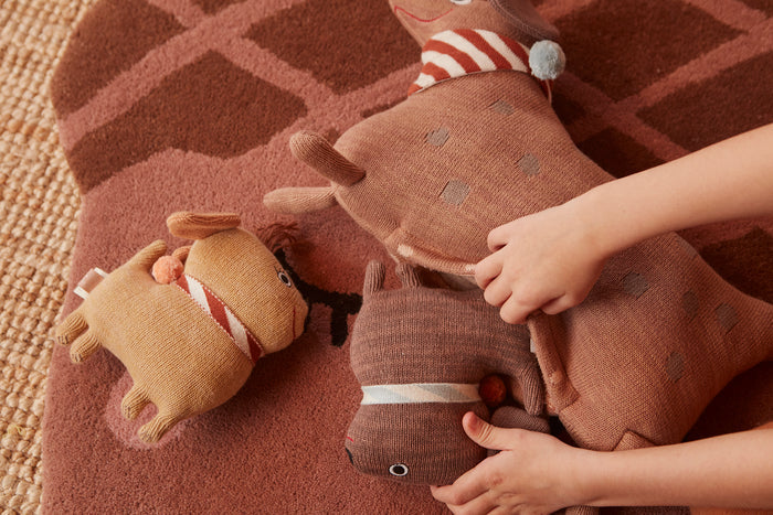 OYOY Mini knuffel Huns hond met twee puppies in beige en bruin vilt