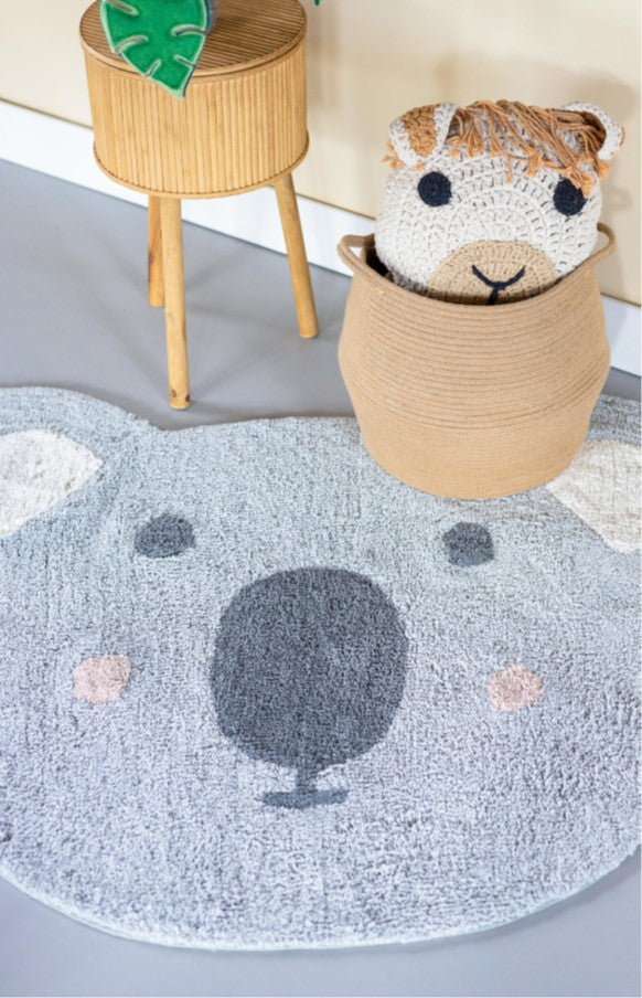 Zacht grijs koala vloerkleed van KidsDepot in een sfeervolle babykamer