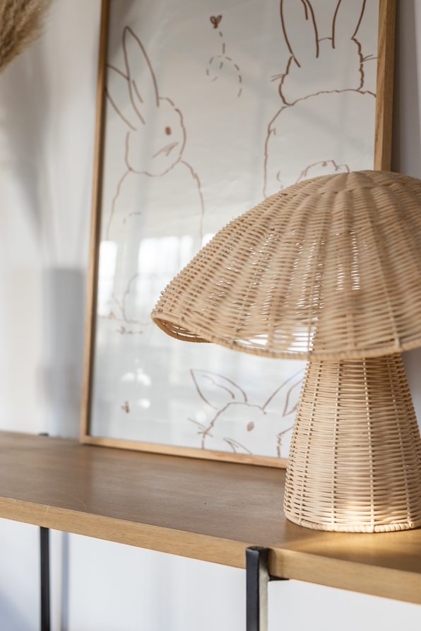 kids depot boletus paddestoel lamp. Deze rotan kinderlamp wordt geleverd met een 150 cm lang snoer inclusief schakelaar en heeft een grote E27 fitting