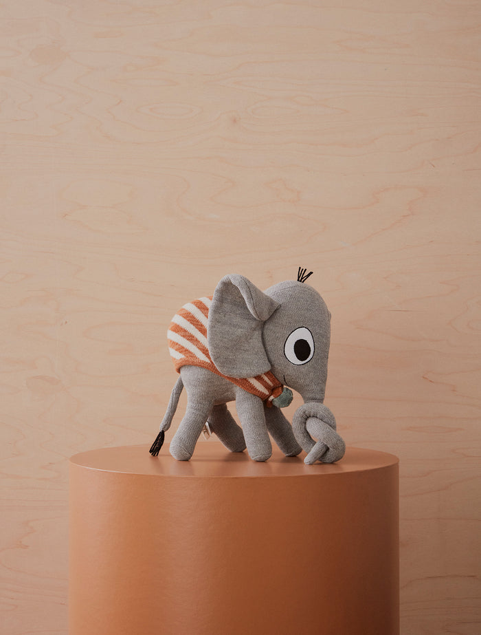oyoy mini kinderkamer kinderen kids trendy kids inspiratie interieur accessoires knuffels muziekmobiel