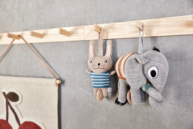 oyoy mini kinderkamer kinderen kids trendy kids inspiratie interieur accessoires knuffels muziekmobiel