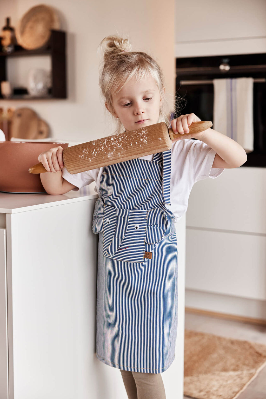 oyoy mini kinderkamer kinderen kids trendy kids inspiratie interieur accessoires knuffels tafel items bordjes bekers plastic duurzaam