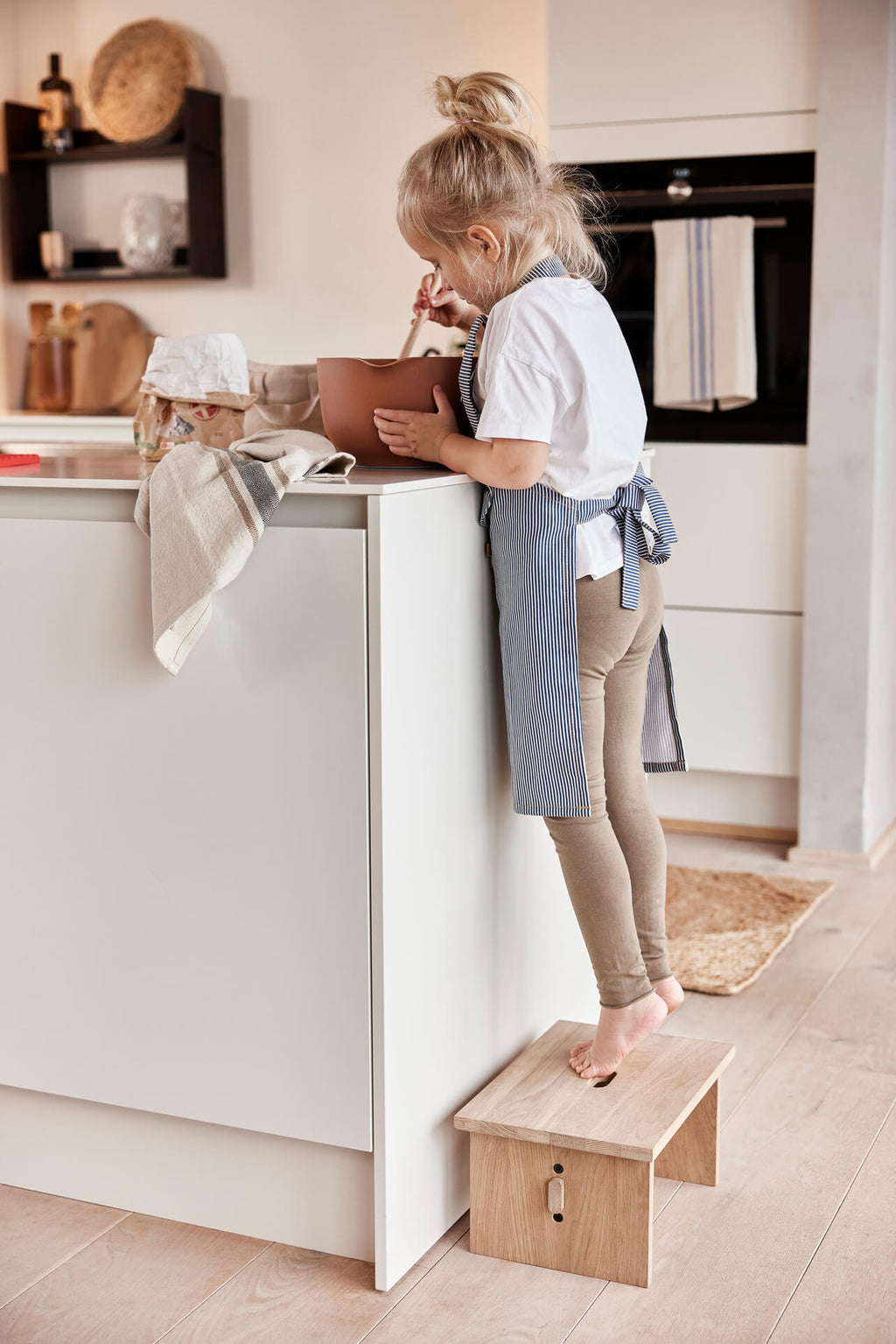 oyoy mini kinderkamer kinderen kids trendy kids inspiratie interieur accessoires knuffels tafel items bordjes bekers plastic duurzaam